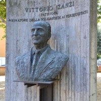Monumento a Vittorio Zanzi.