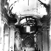 Interno della chiesa di San Rocco dopo i bombardamenti, primavera 1945 (BCM Fondo Bacchi, FBP 567)
