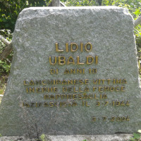 cippo commemorativo posto all’ingresso di Trefiumi