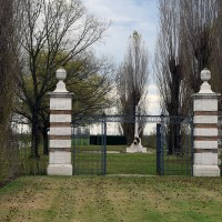 Cancello d'ingresso del Cimitero Militare