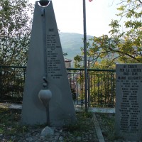 Monumento ai caduti 40-45 in piazza a Saltino