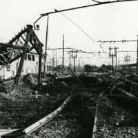 La stazione ferroviaria dopo un bombardamento