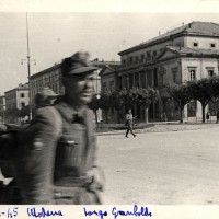 Soldati tedeschi fatti prigionieri in zona Largo Garibaldi.