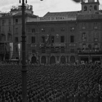 Manifestazione militare in Piazza Cavalli a Piacenza negli anni della RSI