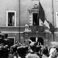 Ravenna 1939. S.A.R. Maria Josè si affaccia al balcone del Palazzo Pasolini