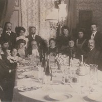 La famiglia Donati - una delle più influenti della comunità modenese - nel 1907.