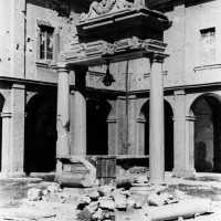 Cesena, l'Abbazia del Monte dopo i bombardamenti dell'ottobre del 1944 (BCM Fondo Bacchi, FBP 529)