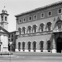 Chiesa del Corpus Domini e Palazzo della Prefettura (Foto Paolo Monti, 1971)