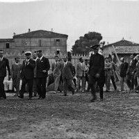 Mussolini visita i cantieri del Monumento alla Vittoria
