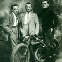 Da sinistra Ernesto Barbieri, il fratello Primo e Oddino Montanari