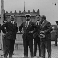 Mussolini visita i cantieri del Monumento alla Vittoria