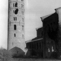 Il campanile di S. Apollinare in Classe danneggiato