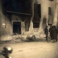 La foto ritrae case e campagne di Limidi danneggiate dall’incendio nazista del 20 novembre 1944.