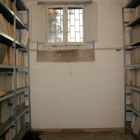 Piano interrato dell'Ex Brefotrofio, interno, finestra di una delle celle