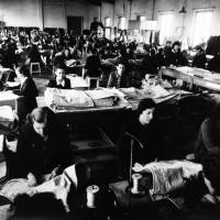Maestranze al lavoro presso la Direzione d'Artiglieria negli anni '40
