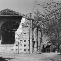 I danni nelle vicinanze: Piazza Malatesta, retro del Teatro Amintore Galli
