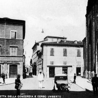 Cesena, Piazzetta della Concordia e Corso Umberto, 1925- 1930 circa (BCM Fondo Dellamore, FDP 574)