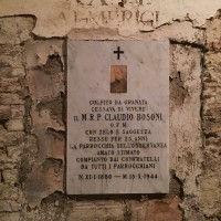 Lapide affissa dedicata a padre C. Bosoni nelle catacombe oggi (foto dell'autore