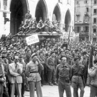Dopo la Liberazione: cerimonia e sfilata delle Divisioni partigiane in centro città