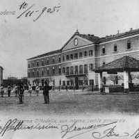 Il piazzale principale della caserma della Cittadella. Qui furono trattenuti prigionieri migliaia di soldati italiani.