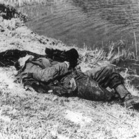 Soldato tedesco morto sulla riva del Reno