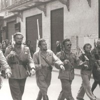 I partigiani sfilano in via Cavour, 9 maggio 1945
