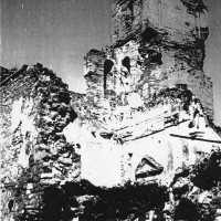 La Chiesa della Pace a Montescudo (Trarivi) dopo un bombardamento.