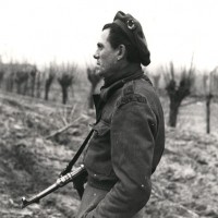 Un partigiano nelle campagne di Sant’Alberto.