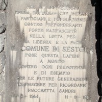 Targa sul monumento di Rocchetta Sandri, Sestola