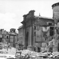 La Chiesa di San Pietro e la canonica dopo i bombardamenti alleati 