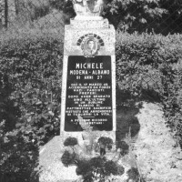 Il cippo che ricorda uno dei caduti della battaglia di Rovereto.