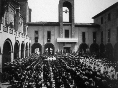 Piazza Alessandro Casali 11 – Il fronte delle istituzioni fasciste